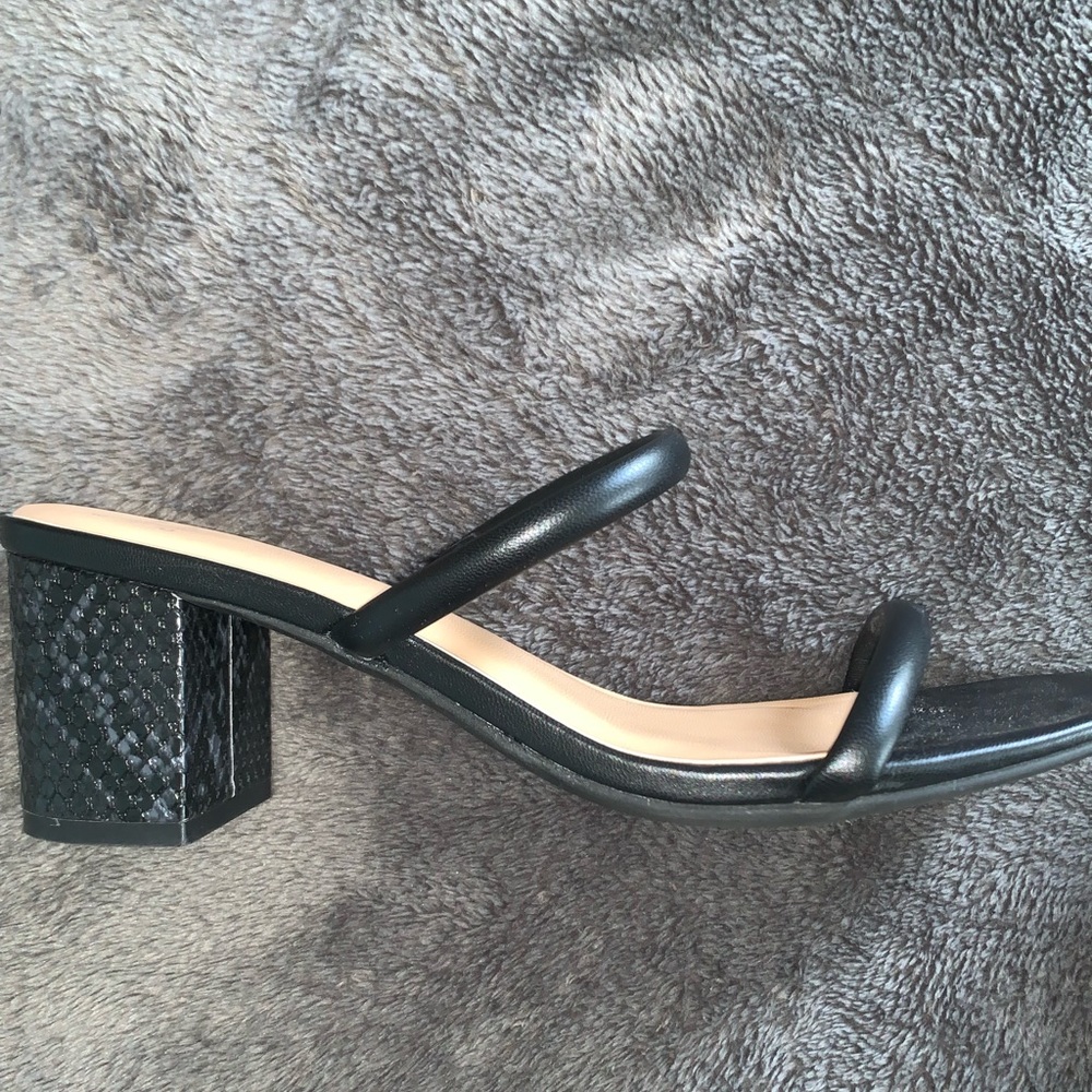 Black Heels - Picture 2 of 5
